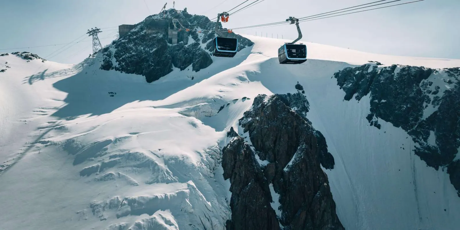 Cable cars crossing the snow-covered ridge to the Matterhorn Glacier Paradise summit station